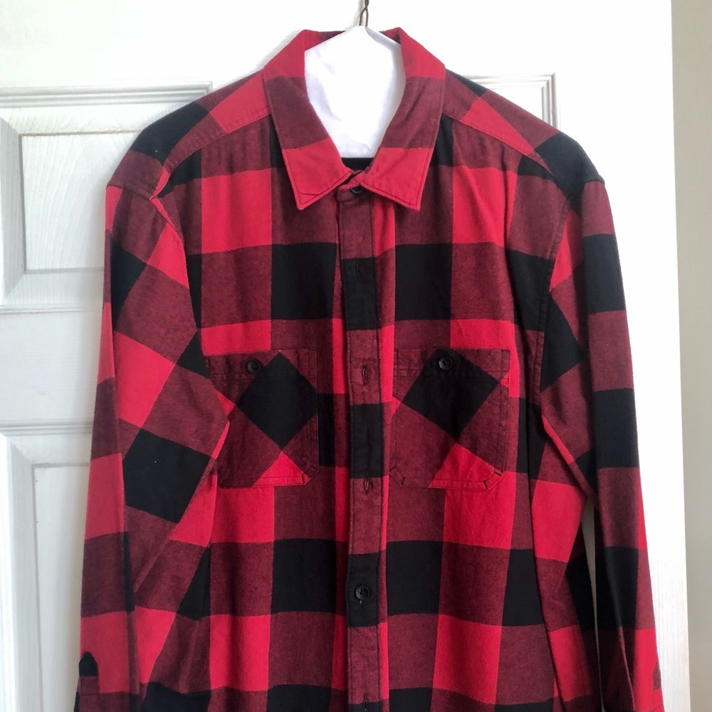 Urban Pipeline Men’s Black/Red Flannel shirt